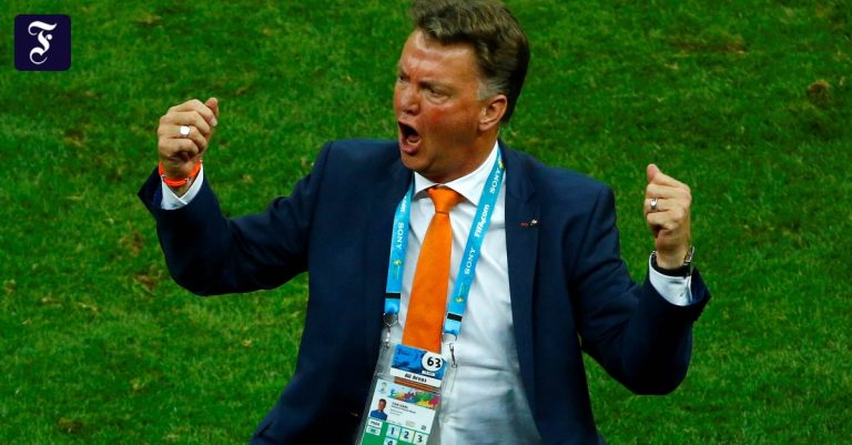 Louis van Gaal becomes Holland's new bond coach